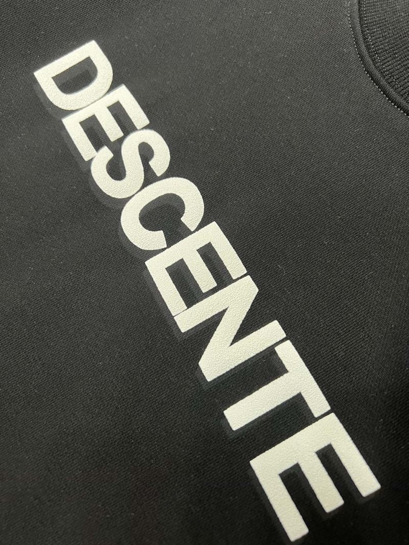 Descente Hoodies